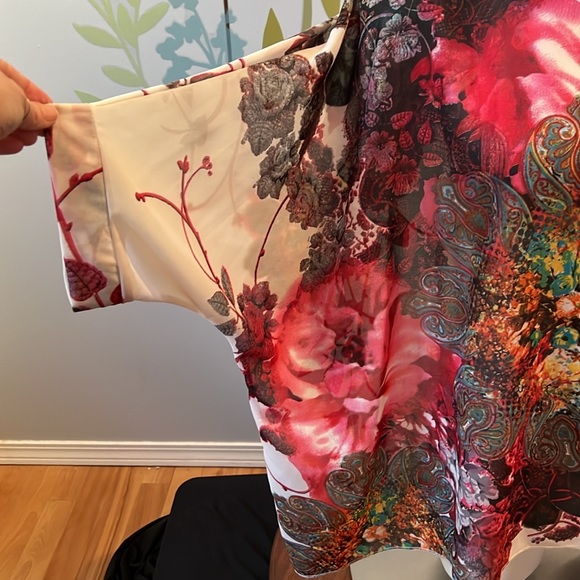 4/$20 Loose Fit Batwing style Top - Picture 3 of 5